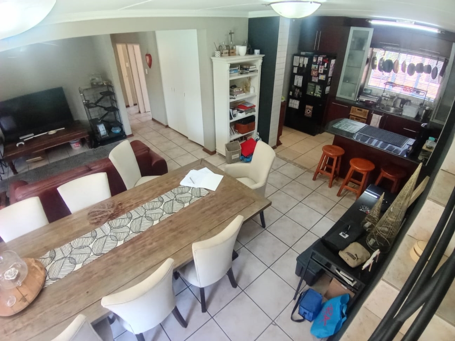 To Let 4 Bedroom Property for Rent in Geelhoutpark North West
